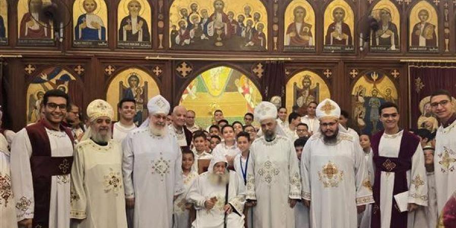 الأنبا بساده يرسم شماسة جدد للخدمة في إيبارشية أخميم