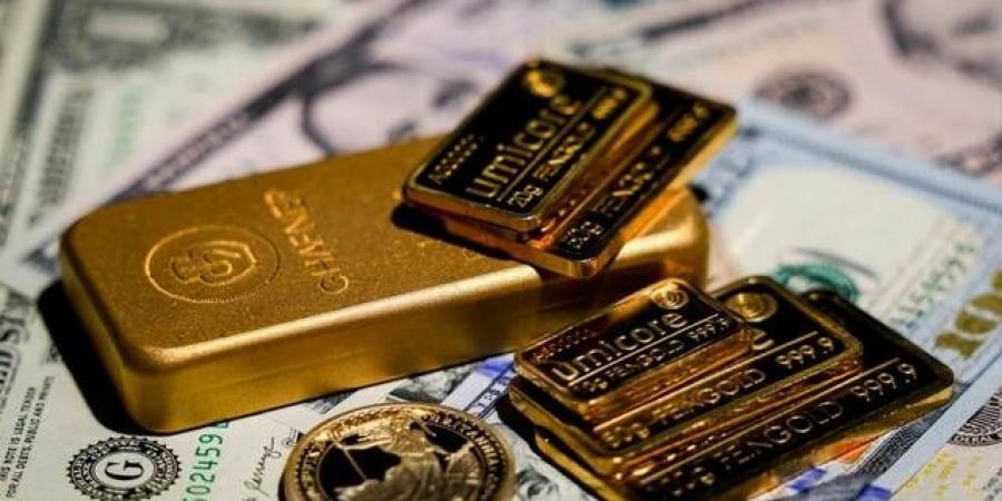 الذهب يتراجع مع تزايد توقعات رفع الفائدة الأمريكية