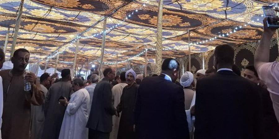 تفاصيل جلسة الصلح بين أبناء العمومة بقرية الطوابية في قنا (فيديو)