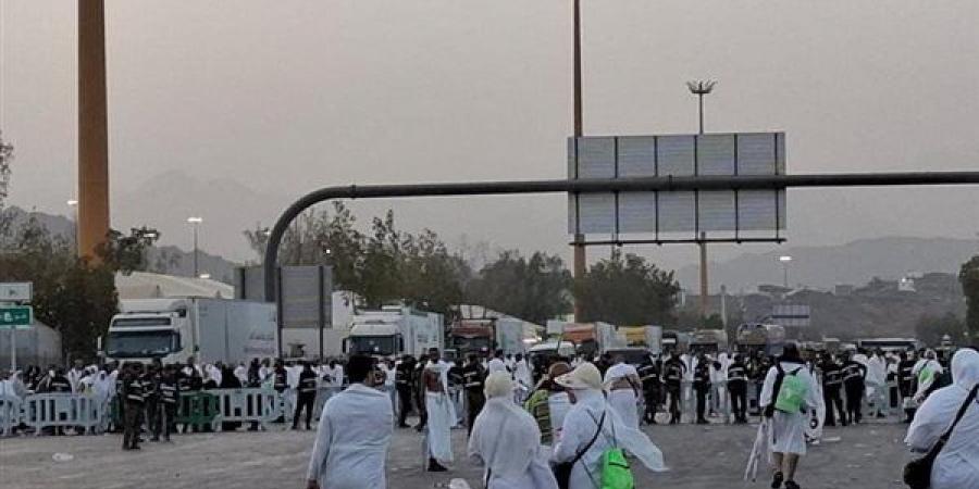 وزير السياحة والآثار يعتمد الضوابط والإجراءات المنظمة للحج بموسم 1448 هـ