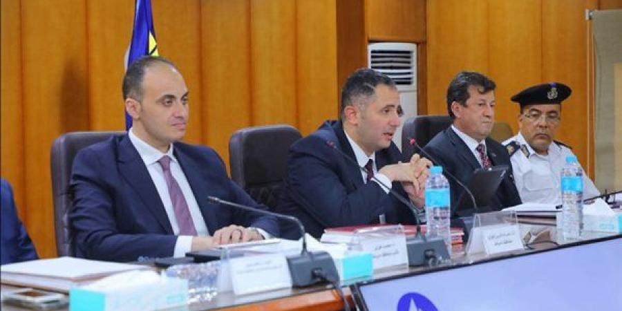 محافظ دمياط يوجه برفع درجة الاستعداد القصوى لاستقبال العام الدراسي الجديد