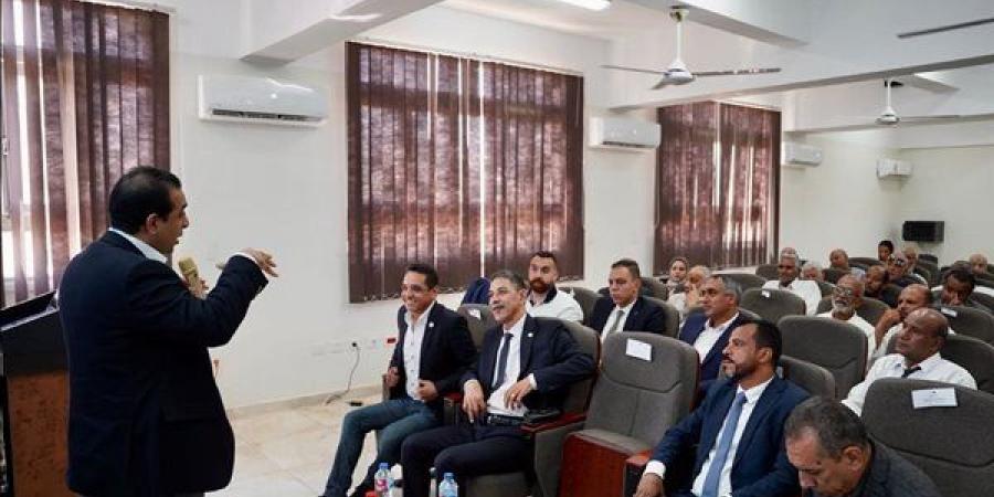 محافظة قنا تبحث مع هيئة موانئ أبوظبي سبل دعم حركة التجارة والصادرات وخدمة المستثمرين (صور)