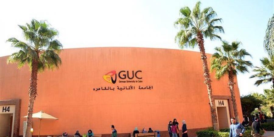 الجامعتان الألمانية بالقاهرة والدولية تقدمان منح التفوق لأوائل المحافظات