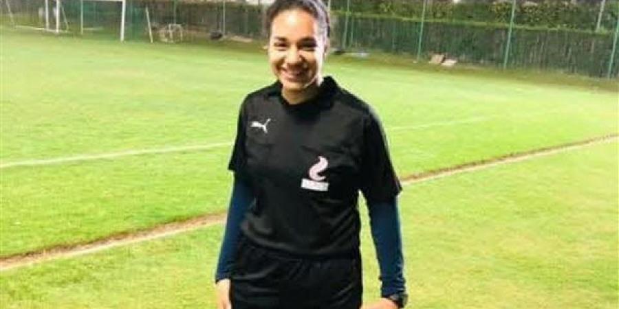 سارة نشأت، ابنة ملوي تكتب اسمها في تحكيم كرة القدم بصعيد مصر