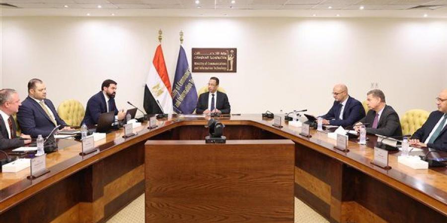 وزير الاتصالات يبحث إقامة منطقة عملاقة لمراكز البيانات والذكاء الاصطناعي في مصر