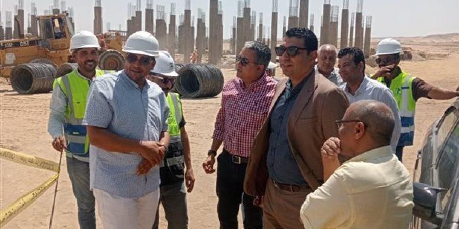 نائب محافظ الأقصر يتفقد مشروع سوق الحبيل الحضاري ويوجه بالاعتماد على الطاقة الشمسية