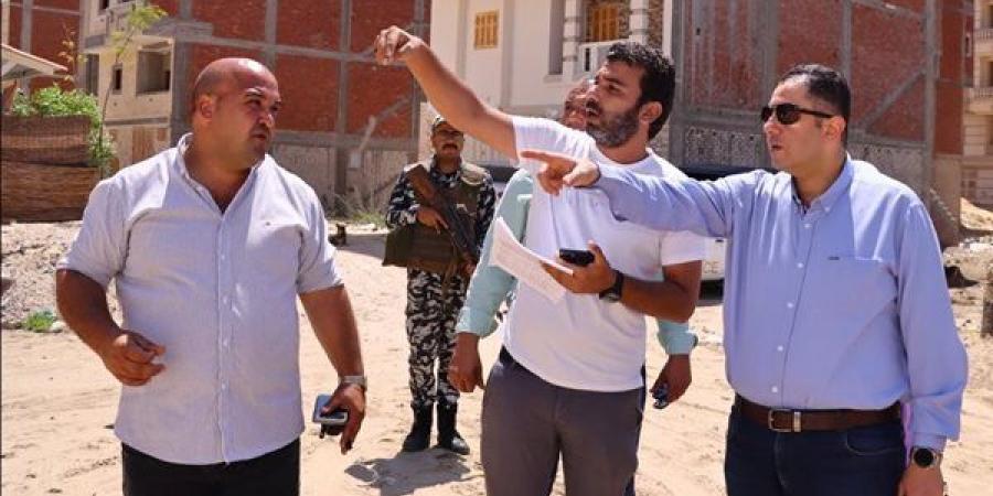 محافظ دمياط يتابع حملات إزالة مخالفات البناء ويوجه بالحسم وعدم الاكتفاء بالحلول الجزئية