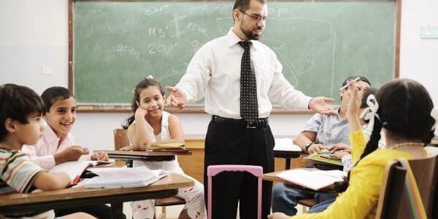«المعلم» صانع الأجيال، الأزهر للفتوى يبرز مكانته ودوره في بناء الإنسان والحضارة