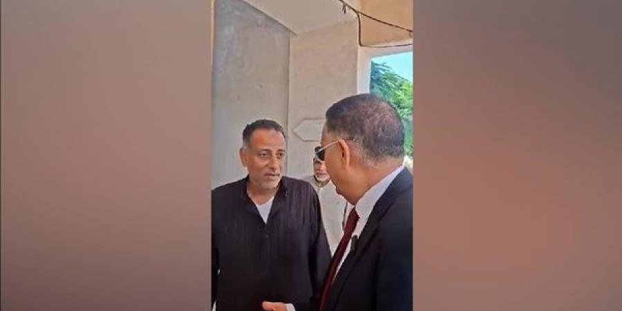 محافظ القليوبية ينتقد سوء النظافة بمدرسة ببنها: "إزاي أعلّم الناس النظافة والمدرسة مش نظيفة" (فيديو)