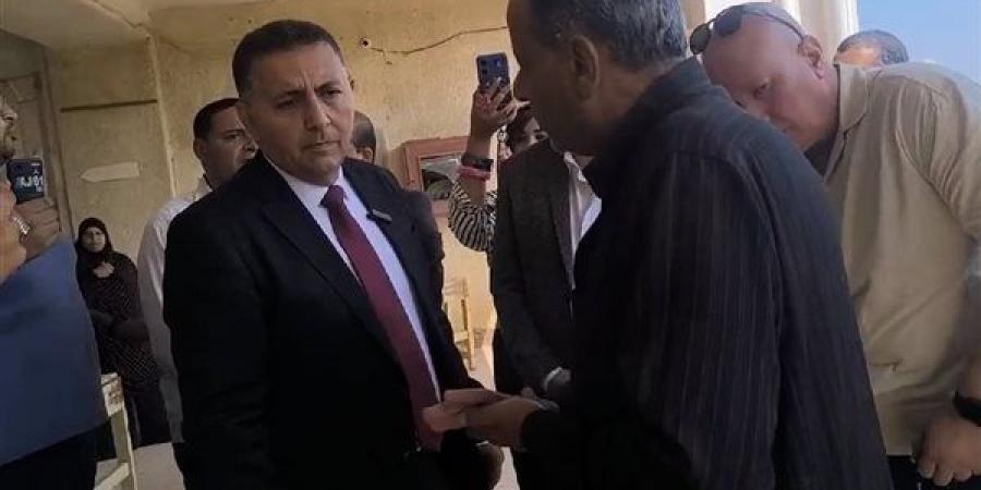 مدرسة بلا مرافق ببنها.. محافظ القليوبية ينفعل ويصف الوضع بـ"القرف"