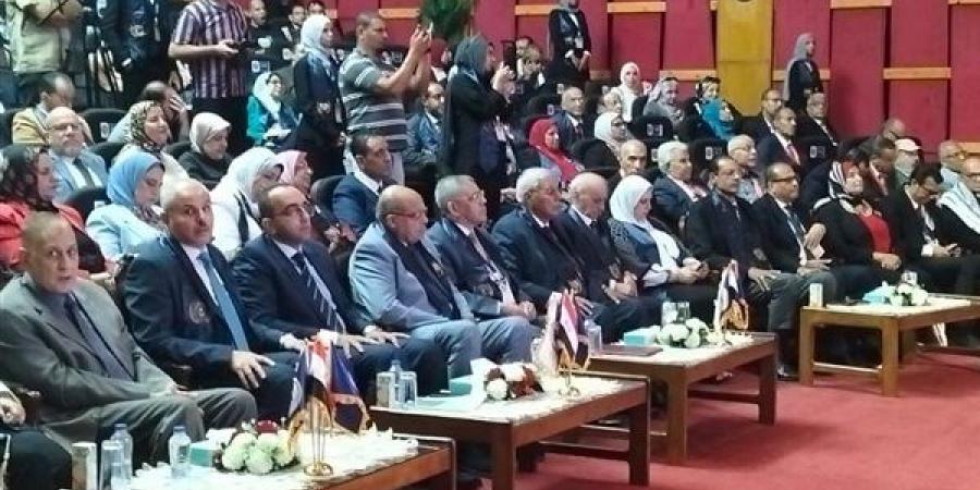 انطلاق مؤتمر الدراسات العليا والبحوث بجامعة قناة السويس (فيديو وصور)