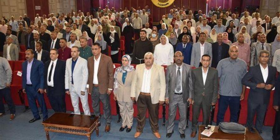 محافظ الأقصر يترأس اجتماعًا لقيادات التعليم استعدادًا لانطلاق العام الدراسي الجديد