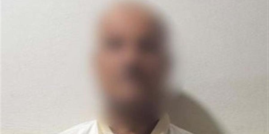 «خلاف عائلي انتهى بالضرب»، فيديو يكشف اعتداء أب على ابنته في الدقهلية