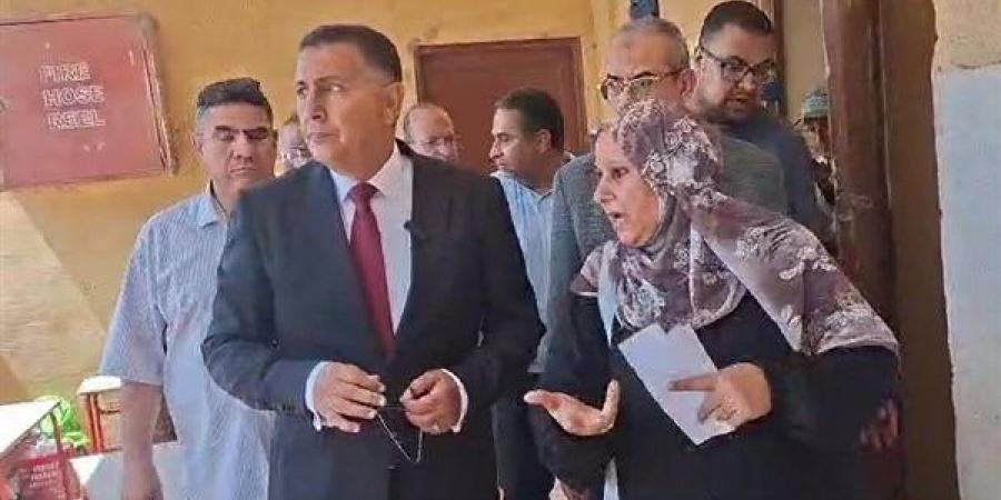 «معندكيش ضمير» و«أنت مهمل» و«هي تكية؟»، أشهر 5 مواجهات بين المحافظين ومديري المدارس أمام الكاميرات