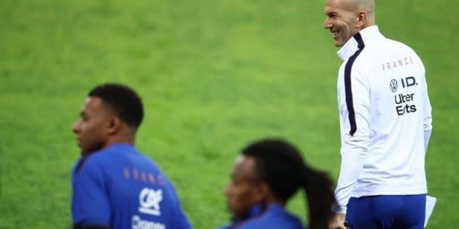 مشاعر جياشة تجتاح زيدان قبل أول مباراة له كمدرب لمنتخب فرنسا
