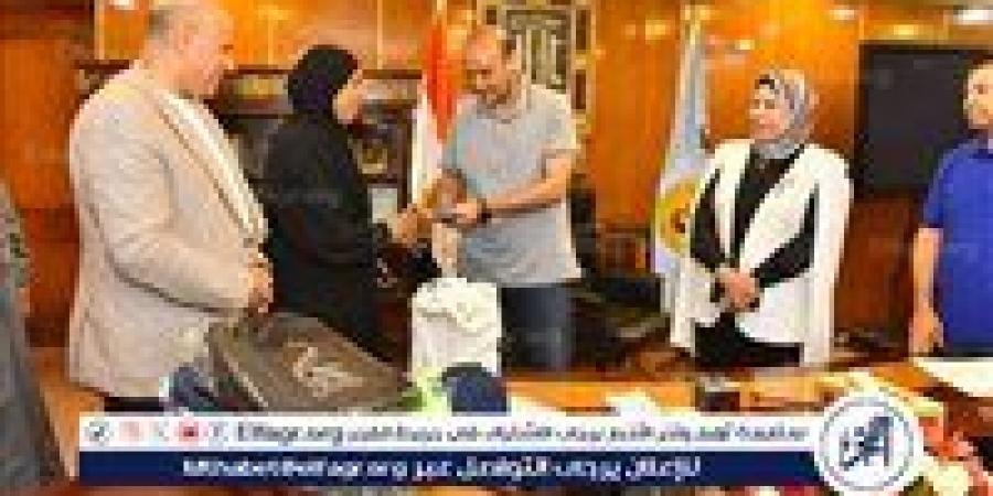 محافظ أسيوط يسلم 5 مواطنين من أبناء المحافظة منح العمرة المجانية المقدمة من صندوق تحيا مصر