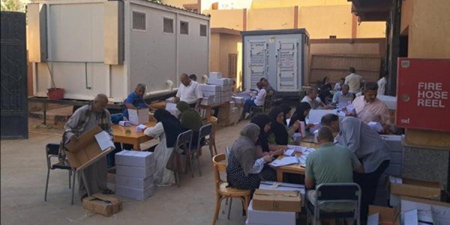 متابعة أعمال تسليم بطاقات "تكافل وكرامة" المحدثة للوحدات والإدارات الاجتماعية بأسيوط تمهيدًا لتسليمها للمستفيدين