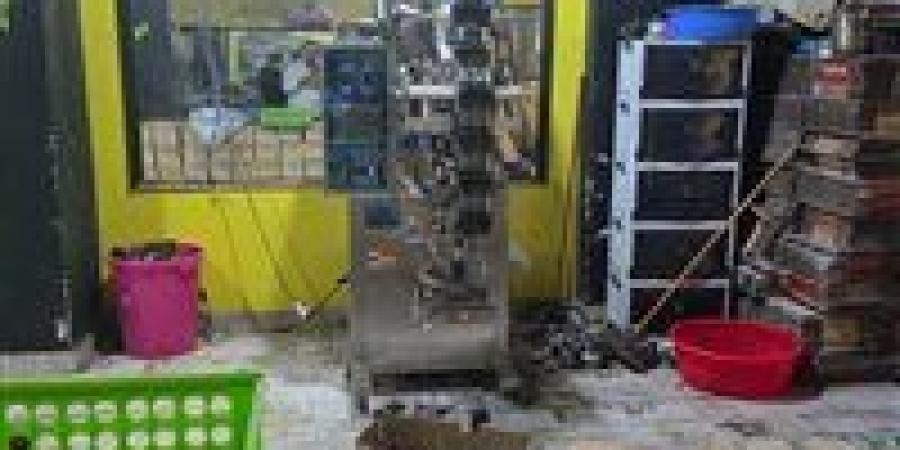 ضبط طن لب سوبر مضاف إليه ألوان صناعية داخل مصنع أغذية غير مرخص بالقليوبية