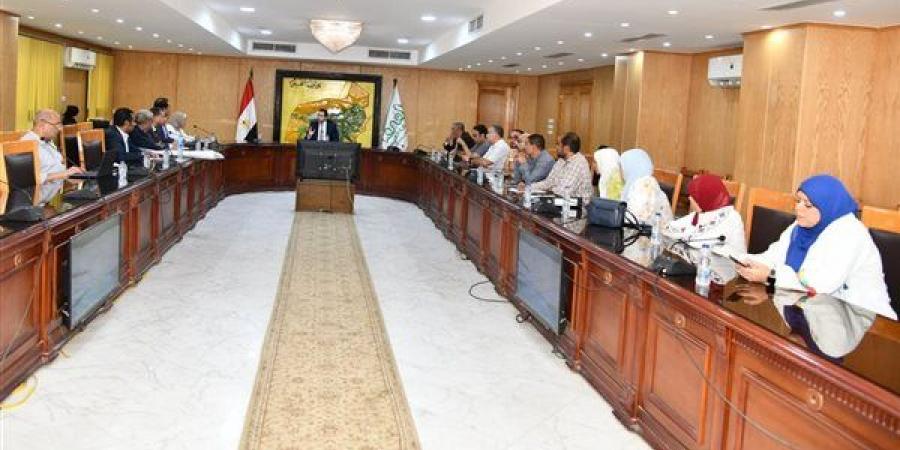 محمد التوني يعقد اجتماعا لمتابعة تحديث المخطط الاستراتيجي لمدينة الفيوم
