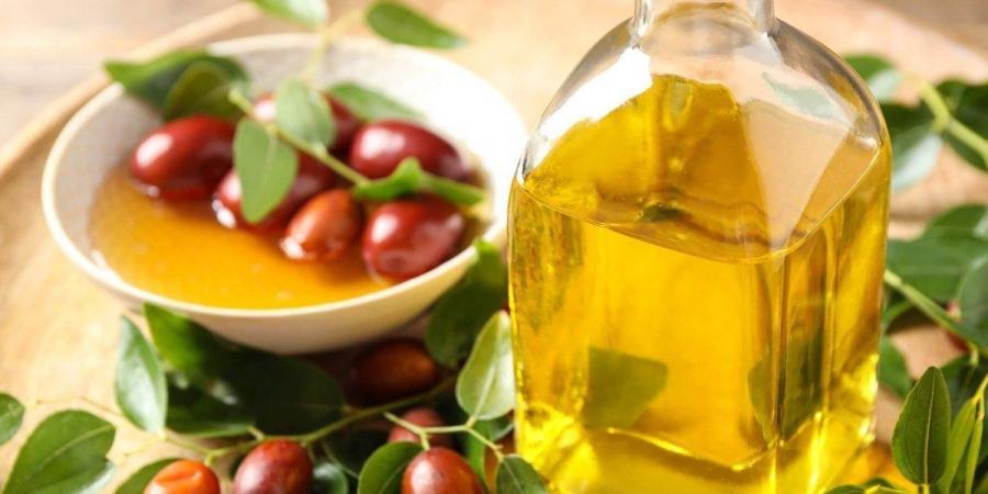 فوائد زيت الجوجوبا للشعر وطرق استخدامه للعناية به