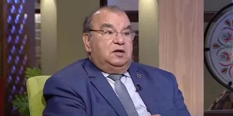 رفعت فياض يكتب: الجمع بين رئاسة الجامعتين الحكومية والأهلية ينذر بالخطر.. وعلامات استفهام حول أجور ودخول بعض رؤساء الجامعات