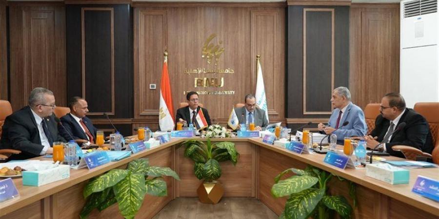 مجلس جامعة بنها الأهلية يوافق على دراسة جدوى إنشاء كلية اللغات والترجمة