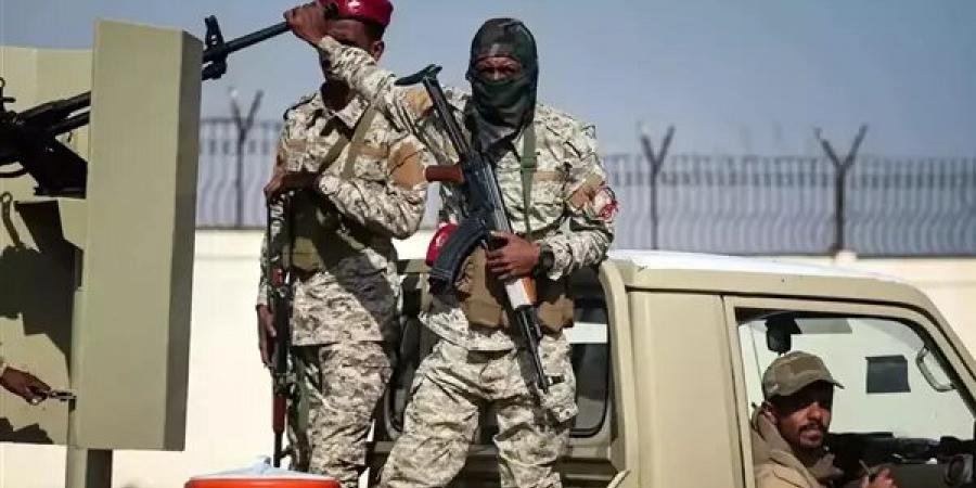 مجلس الدفاع الوطني في اليمن يحذر من "زرع" معسكرات الحوثيين بين المدنيين