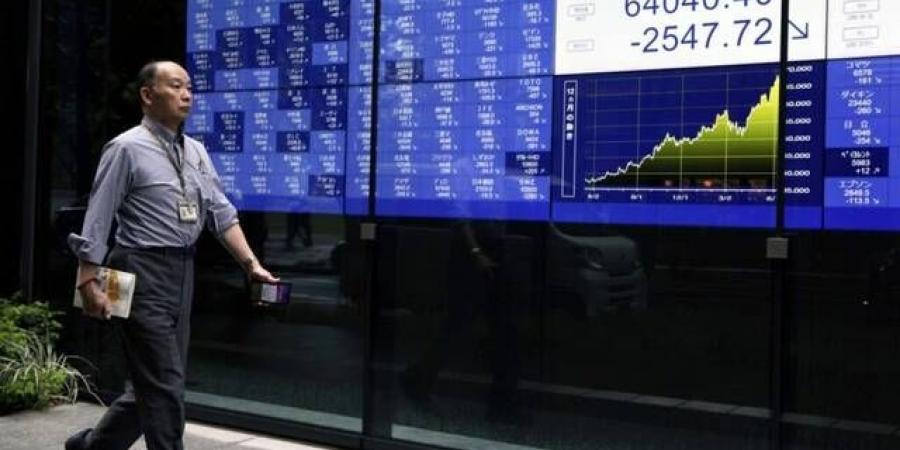 الأسهم الآسيوية تتراجع مع ارتفاع عوائد السندات وأسعار النفط