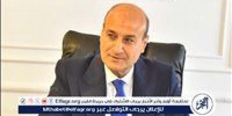 محافظ أسيوط يستعرض جهود ضبط الدقيق المدعم وتطوير الكهرباء وتطهير الترع بالمراكز