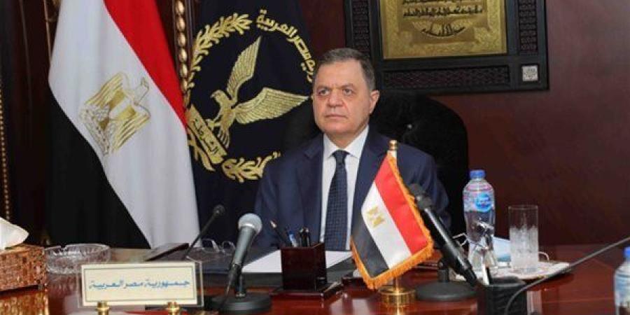 أخبار الحوادث اليوم: رئيس جامعة الوادي الجديد مهدد بالحبس.. الداخلية تعلن إجراءات جديدة لتراخيص السيارات.. تفاصيل حكم قاتل الموسكي.. سر تأجيل العمل بقانون الإجراءات الجنائية الجديد