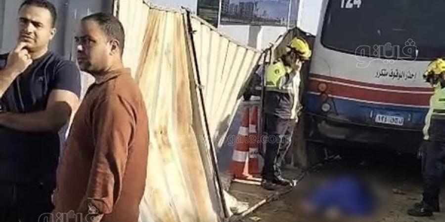 ميني باص ينهي حياة 3 أشخاص على الدائري (صور)