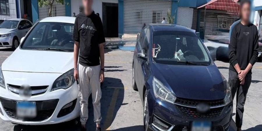 ضبط طالبين أديا حركات استعراضية أعلى سيارتين أثناء سيرهما بالإسكندرية