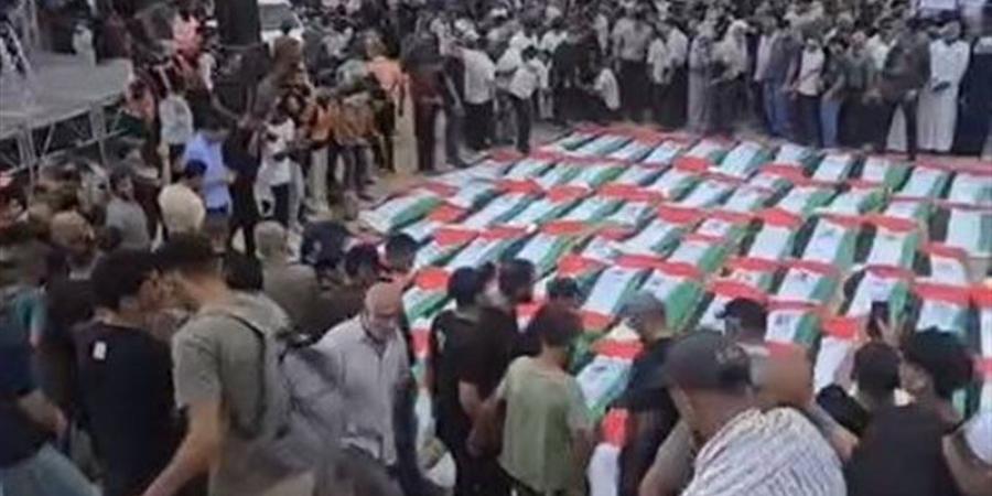 حماس تشيع جثامين 105 شهداء انتشلت رفاتهم من مربع التاج بغزة (فيديو)