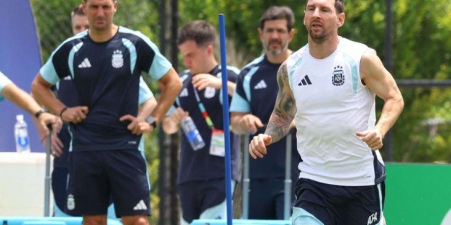 ميسي يعود للأرجنتين استعدادا لخوض مباراته الوداعية مع المنتخب الأول
