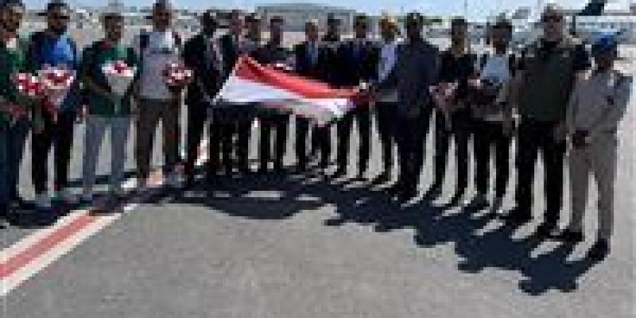 وصول البحارة المصريين إلى مقديشيو تمهيدًا لسفرهم إلى القاهرة برفقه السفير المصري