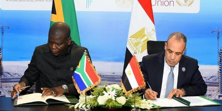 وزير الخارجية يبحث مع نظيره الجنوب أفريقي التطورات الإقليمية والأوضاع في السودان ومنطقة الساحل