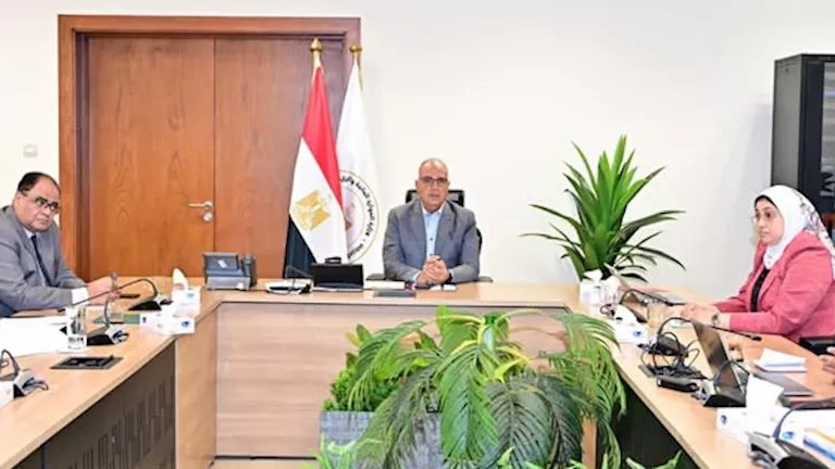 وزير الري يوجه بتسريع طرح أراضي الوزارة والتعاقد عليها استثماريًا