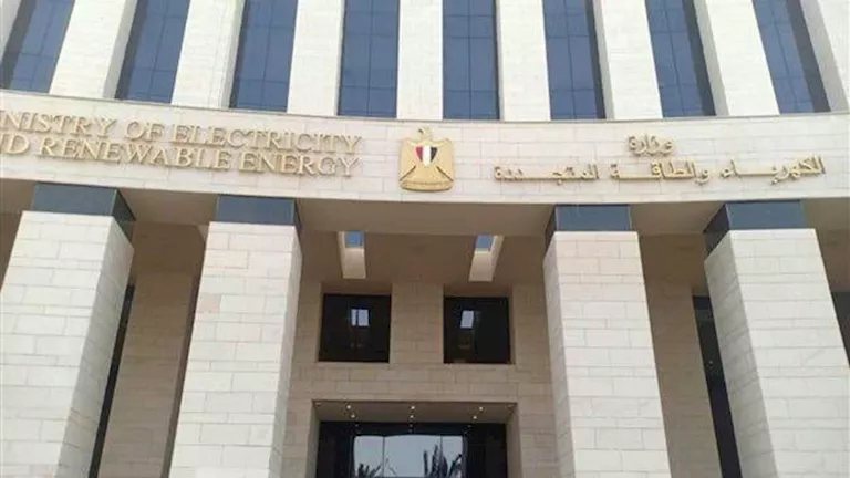 "الكهرباء" توقع عقدًا لتوريد 5700 طن موصلات ألومنيوم لتطوير الشبكة الموحدة