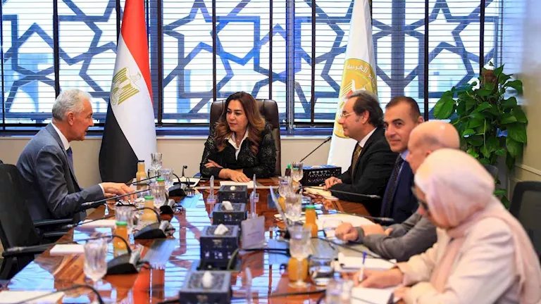 وزيرة البيئة توجه بتطوير مركز السلام لمكافحة التلوث البحري بشرم الشيخ