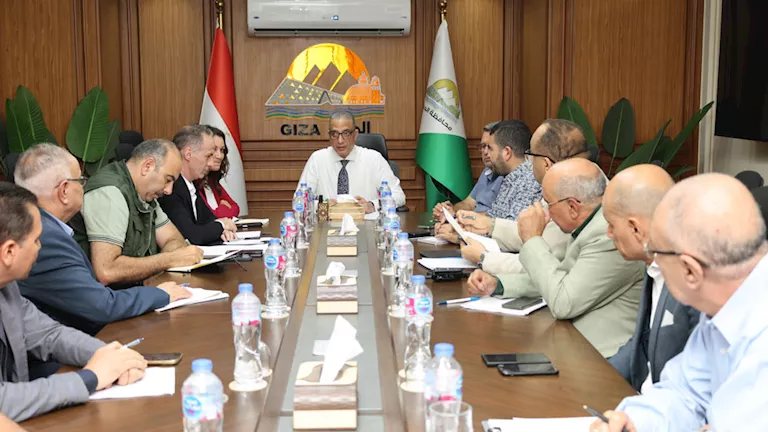 محافظ الجيزة يبحث الحلول العاجلة لإنهاء مشكلات المرافق بحدائق الأهرام