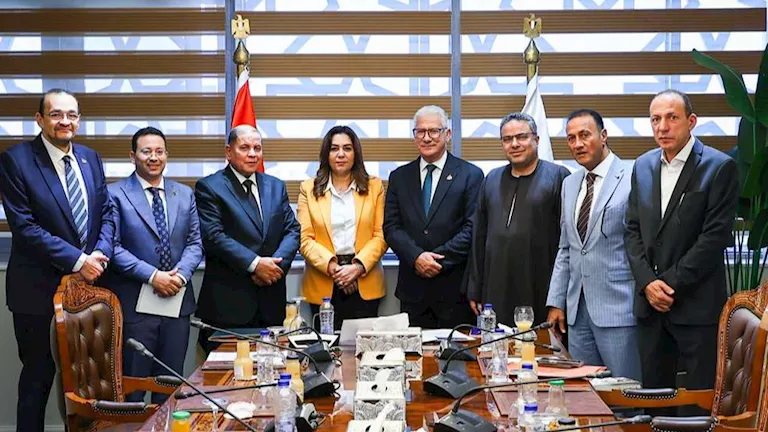 وزيرة التنمية المحلية: 3 مليارات جنيه لرفع كفاءة الطرق المحلية بالمنيا وقنا