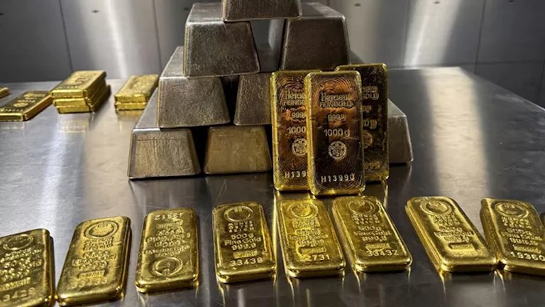 من أعلى قمة في 2026.. الذهب يخسر 26.4% عالميا و19.4% محليا