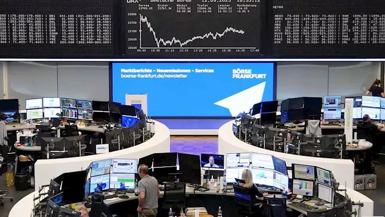 الأسهم الأوروبية تتراجع تحت ضغط خسائر البنوك وارتفاع أسعار النفط