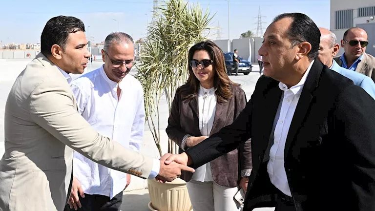 مدبولي يبدأ زيارة للسويس لافتتاح مشروعات خدمية وتنموية جديدة -(صور)
