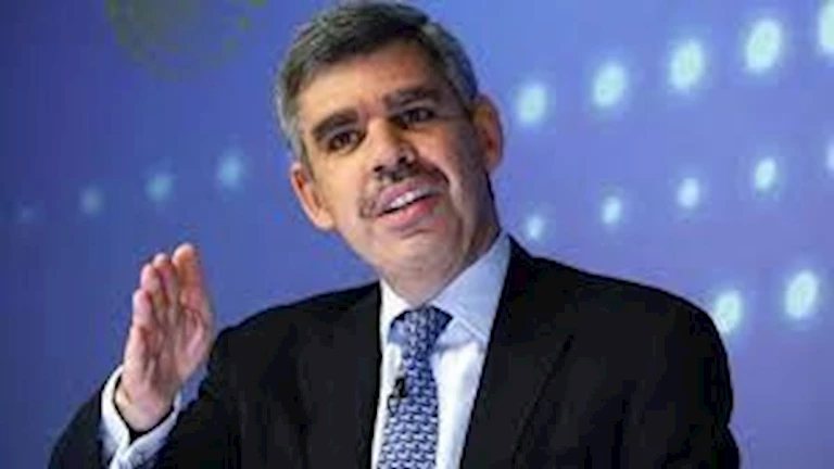 محمد العريان يحذر: الإفراط في رفع الفائدة يفاقم اختلالات الاقتصاد الأمريكي