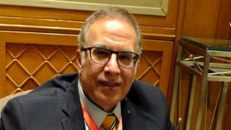 أسامة حمدي: ضعف الأجور والتدريب يدفعان الأطباء المصريين إلى الهجرة