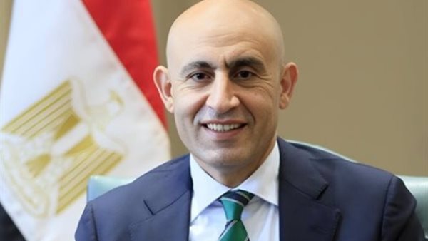 بعد لقائه وزير المالية لزيادة الرواتب، محمد عبد اللطيف يرفع شعار: المعلمون أولًا