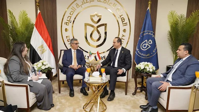 السبكي يبحث مع سفير الجزائر الشراكة في التطبيب عن بعد والسياحة العلاجية