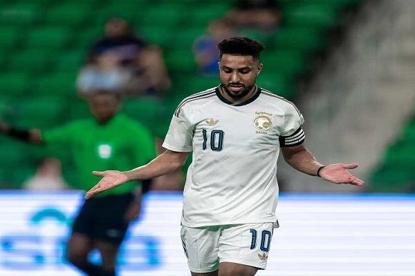 سالم الدوسري يعود إلى قائمة منتخب السعودية بمعسكر نوفمبر