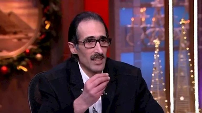مجدي الجلاد: الحكومة بتشتكي من الحكومة وده ميحصلش إلا في مصر أو في مسرحية عادل إمام!